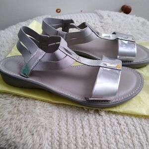 Munroe 7W silver patent leather sandals